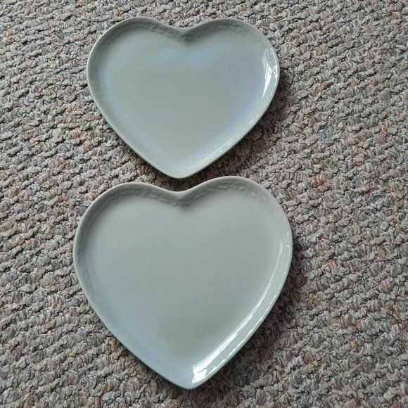 NOS the homemaker idea co set of 4 heart shaped ceramic plates. 2 green, 2 white - Picture 3 of 9